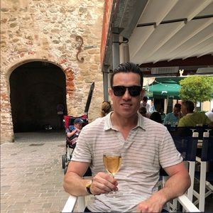 Meet your Posher, Ara